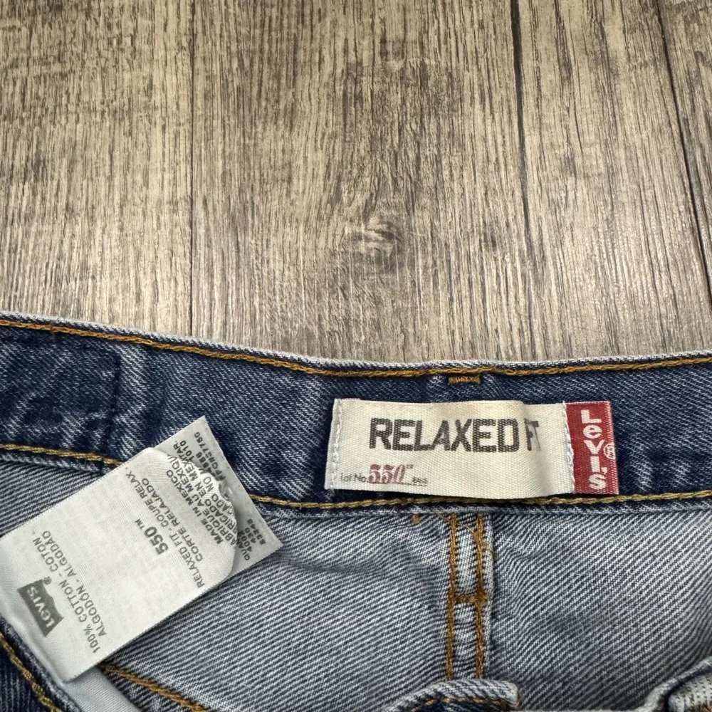Y2K Levi's 550 Relaxed Fit Denim Jeans Medium Wash 33x29*